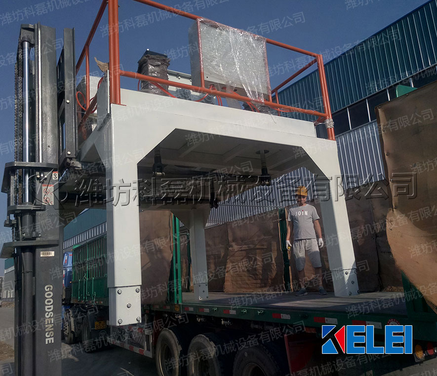 襄阳用(yòng)裕橡胶制造有限(xiàn)公司噸袋包裝機(jī)發貨現場實拍 第(di)1張