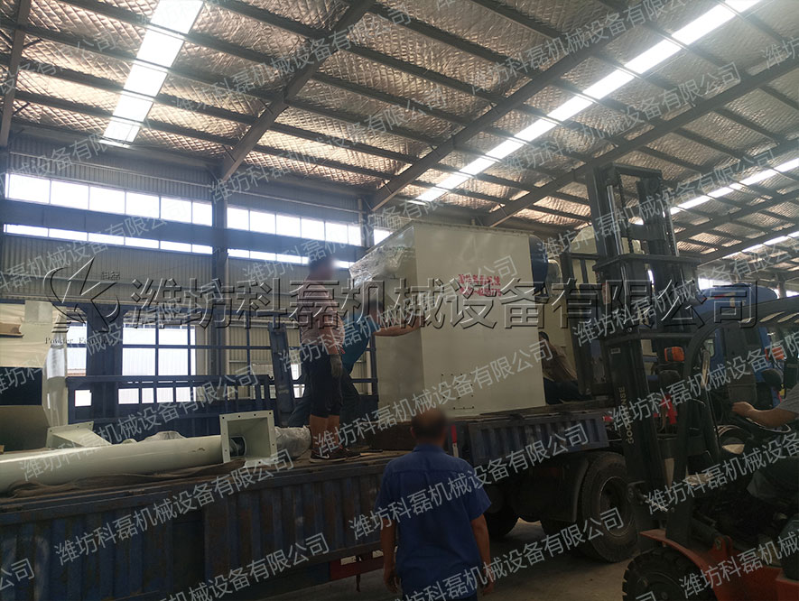 襄阳用裕橡胶(jiāo)制造有限公司(sī)攪拌、輸送整套(tào)設備發貨實拍(pai) 螺旋輸送 絞龍(lóng) 料倉 攪拌站 第(dì)3張