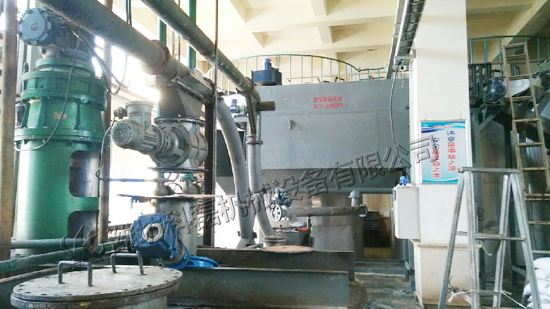 襄阳用裕橡胶(jiao)制造有限公司管(guǎn)鏈輸送機 管鏈輸(shū)送機 輸送設備 第(dì)1張