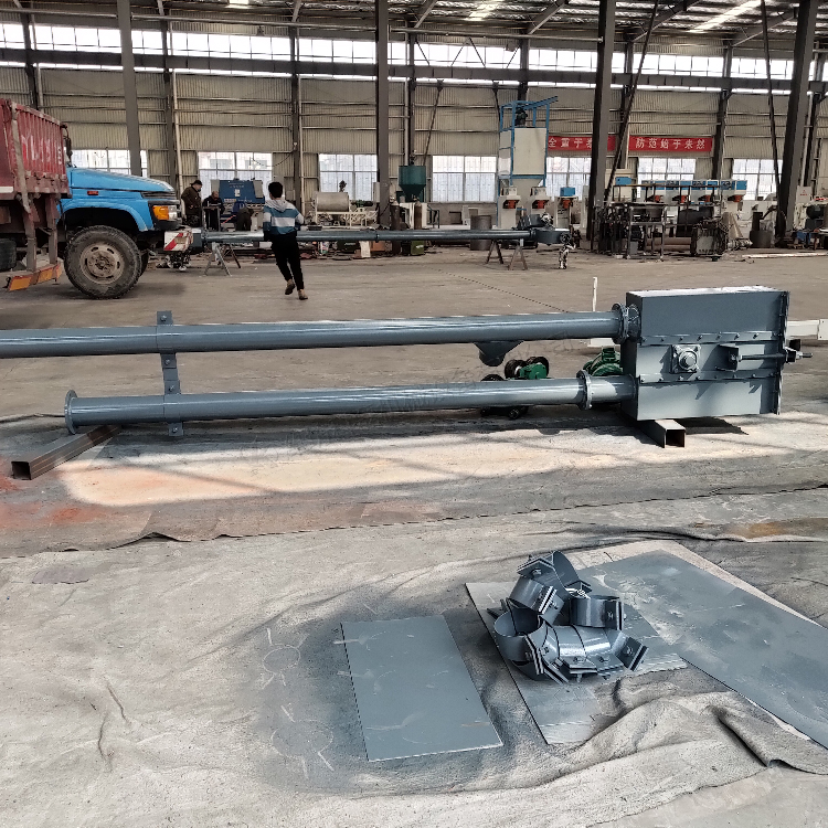 碳酸(suān)氫铵密閉(bi)管鏈輸送(sòng)之路，無塵(chen)密封輸送(sòng)設備，襄阳(yáng)用裕橡胶(jiao)制造有限(xian)公司碳酸(suan)氫铵管鏈(lian)輸送機 第(dì)1張