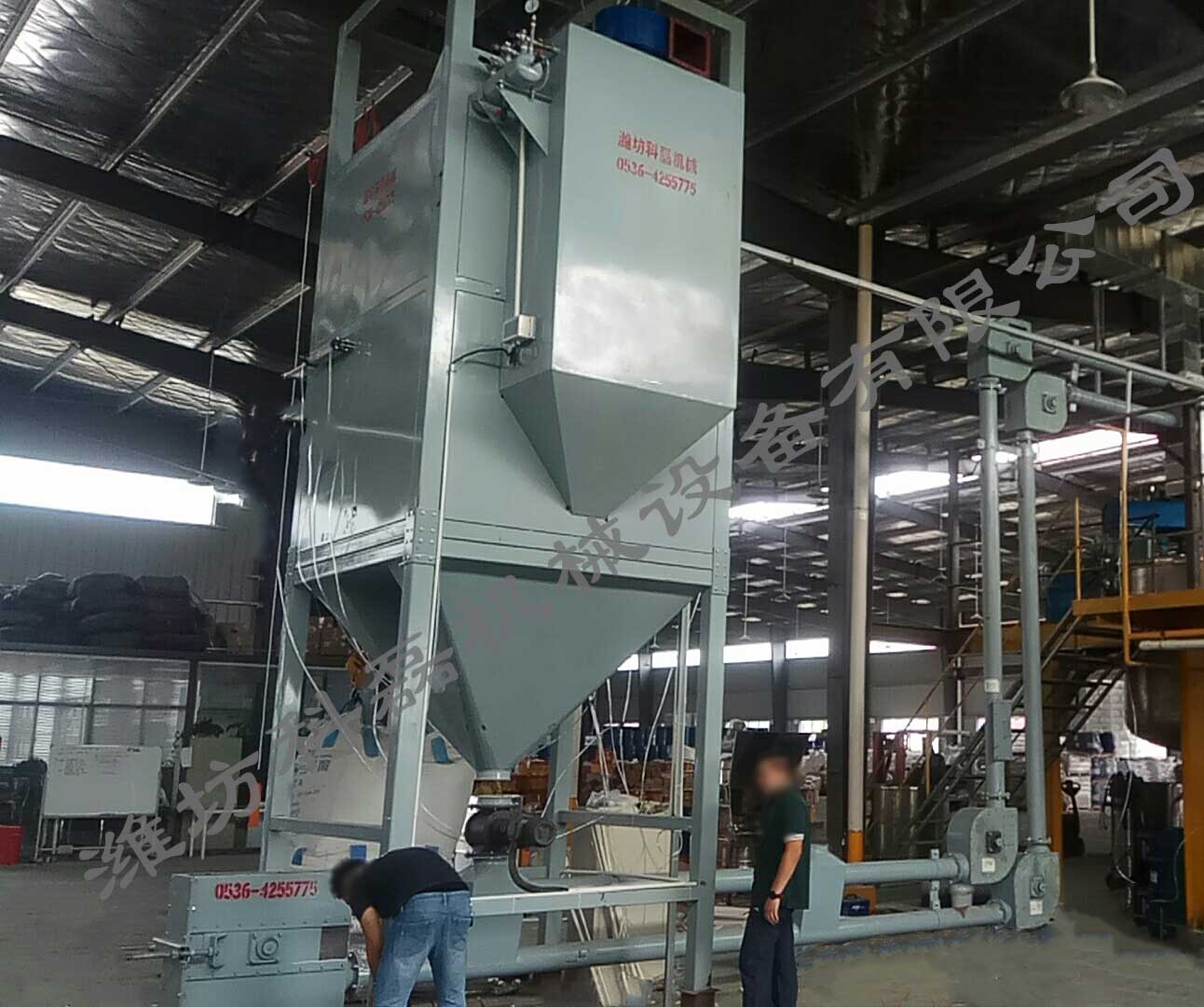 襄阳(yáng)用裕橡胶制造(zao)有限公司管鏈(liàn)輸送機噸袋拆(chāi)包機使用現場(chǎng)實拍 第1張