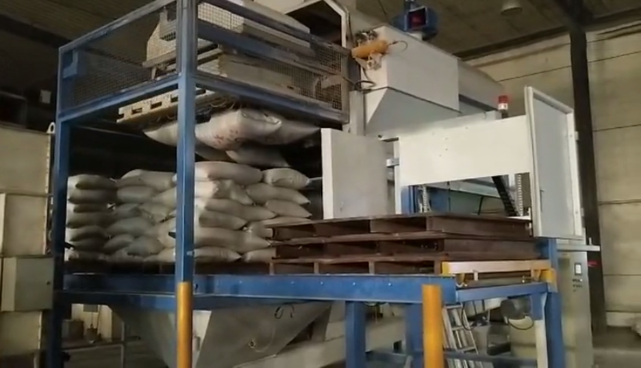 襄阳用裕橡(xiàng)胶制造有限(xian)公司自動拆(chāi)垛機 第1張