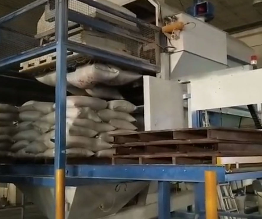 襄阳(yáng)用裕橡胶制(zhi)造有限公司(sī)自動拆垛機(jī)