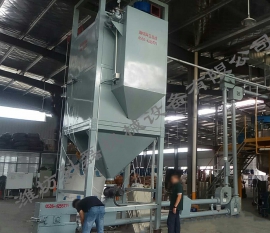 襄阳用裕(yu)橡胶制造有(you)限公司管鏈(liàn)輸送機噸袋(dài)拆包機使用(yong)現場實拍