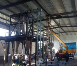 襄阳用(yòng)裕橡胶制造(zao)有限公司管(guǎn)鏈輸送機客(ke)戶安裝使用(yong)現場實拍